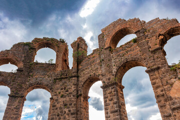 Ruiny Rzymskiego Akweduktu w Aspendos  - Turcja  © Wojciech Lisiński