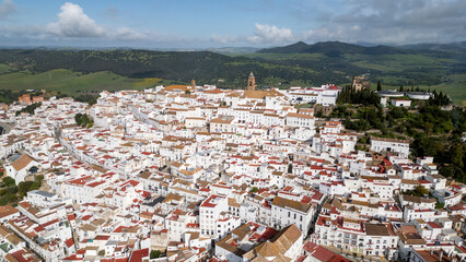  Vista aérea del municipio de Alcalá de los Gazules en el parque natural de los alcornocales, Andalucía © Antonio ciero