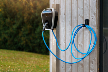 Outdoor charging station for electric electric vehicles