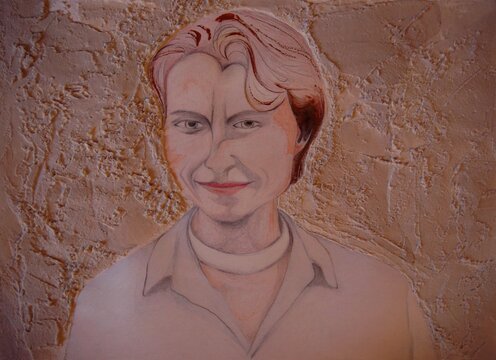 THE LADY WITH THE WHITE NECKLACE, pencil drawing on Ingres paper with quartz/silica mortar and mounted on wood : portrait of a beautiful, elegant, smiling young woman in front of a sunny, rustic wall.
