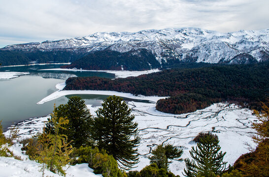 lake and mountains, Conguillio Park