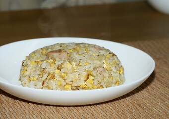 魚肉ソーセージを使ったチャーハン