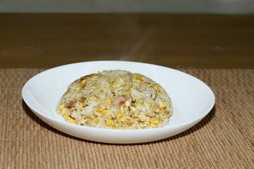 魚肉ソーセージを使ったチャーハン