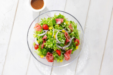 レタスと生ハムのサラダ　