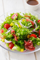 レタスと生ハムのサラダ　