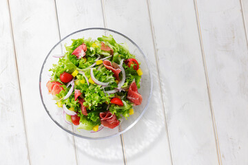 レタスと生ハムのサラダ　