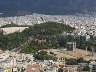 Sonniger Blick vom Akropolis-Hügel in Athen, Griechenland