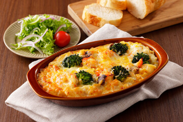エビとブロッコリーのマカロニグラタン　Creamy Macaroni Gratin with Shrimp and Broccoli