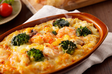 エビとブロッコリーのマカロニグラタン　Creamy Macaroni Gratin with Shrimp and Broccoli