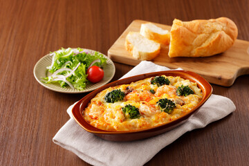 エビとブロッコリーのマカロニグラタン　Creamy Macaroni Gratin with Shrimp and Broccoli