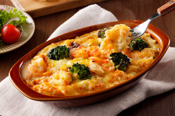 エビとブロッコリーのマカロニグラタン　Creamy Macaroni Gratin with Shrimp and Broccoli