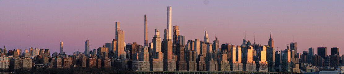 Fototapeta premium manhattan skyline at sunset