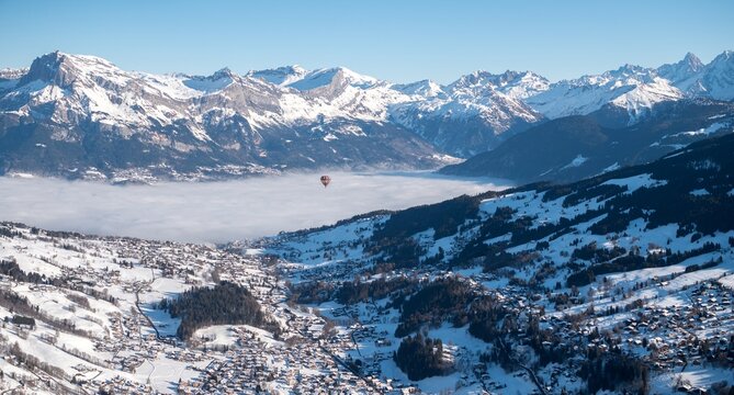 Haute Savoie : en montgolfi&egrave;re vue sur Meg&egrave;ve, Combloux et les Fiz 1