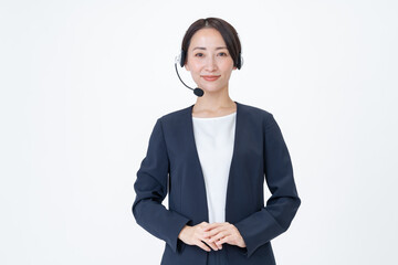 ヘッドセットをつける女性