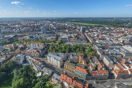 Die Kleeblattstadt F&uuml;rth an Rednitz und Pegnitz in der Metroploregion N&uuml;rnberg von oben