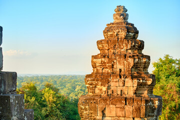 Fototapeta premium Phnom Bakheng Temple at sunset
