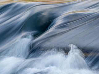 Flow of water in the Rhône photographed at slow speed