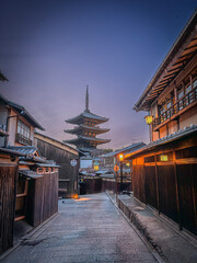 Naklejka premium Traditional lantern-lit street at night in Kyoto, Japan