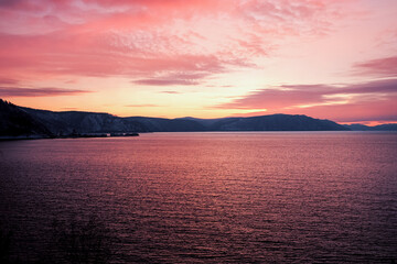 Naklejka premium Pink sunset over sea