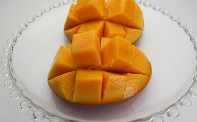 カットしたマンゴー