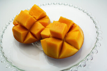 カットしたマンゴー