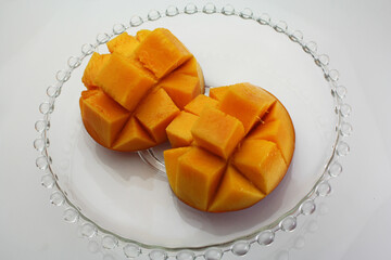 カットしたマンゴー