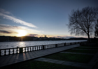 Obraz premium View of a park at a river