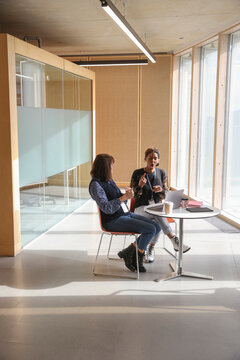 Coworkers�using sign language in office