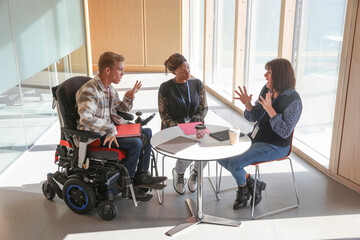 Coworkers�having meeting in office