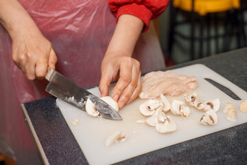 champignon mushrooms slicing