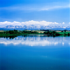 水沢ダムに映る大雪山連峰.