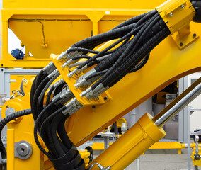 Power hydraulic fittings hoses and tubes of large construction machine