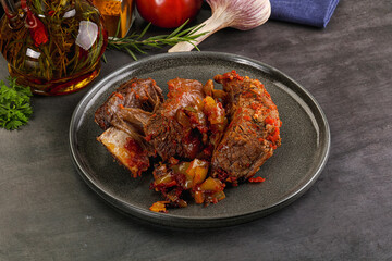 Baked beef ribs with vegetables