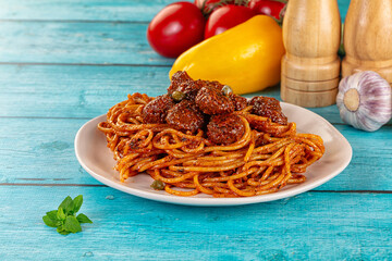 Italian spaghetti with beef meatballs