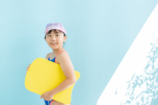 スイミングスクールの女の子