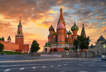 Obraz premium Saint Basil's Cathedral, Spasskaya Tower and Red Square in Moscow, Russia. Architecture and landmarks of Moscow.