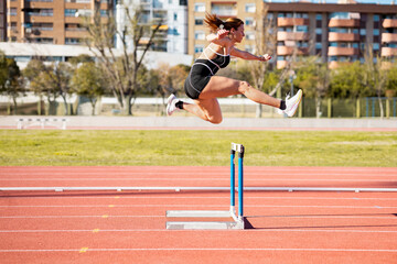 A pretty girl in her 20s and 30s in sportswear trains outdoor athletics.Profile picture of girl...