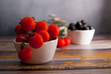 Escena Tomates cherry y aceitunas negras