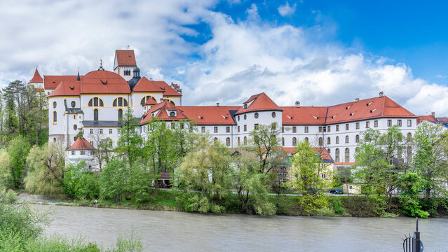 Skyline der Stadt F&uuml;ssen am Lech in Bayern