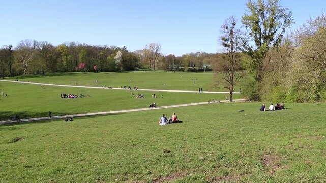 Blick vom Pilzberg, Beethovenpark, S&uuml;lz, K&ouml;ln, Anfang April 2025
