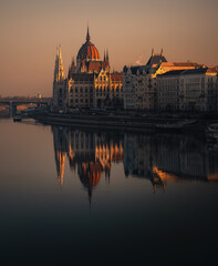 Obraz premium The Hungarian Parliament in sunrise