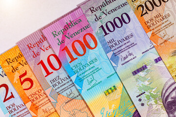 Obraz premium Venezuelan money. Set of paper banknotes of the national currency of Venezuela.