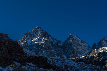 Fototapeta premium Il Monviso visto dal Pian del Re, il luogo dove sgorga il Po, il fiume più lungo d'Italia