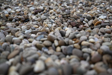multicoloured decorative stones for lawn edging, artificial turf, decorative pebbles made of natural sandstone in blue and grey, large size mix coloured natural river sand stone pebble for garden deco