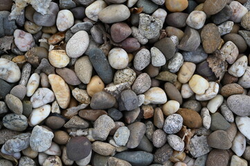 multicoloured decorative stones for lawn edging, artificial turf, decorative pebbles made of natural sandstone in blue and grey, large size mix coloured natural river sand stone pebble for garden deco