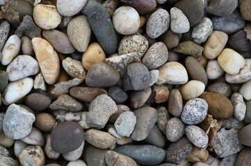multicoloured decorative stones for lawn edging, artificial turf, decorative pebbles made of natural sandstone in blue and grey, large size mix coloured natural river sand stone pebble for garden deco