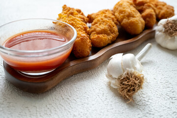 fried chicken in a glass bowl and ketchup	