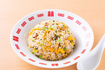 中華料理店で炒飯を食べる