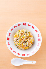 中華料理店で炒飯を食べる