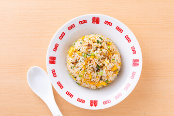 中華料理店で炒飯を食べる